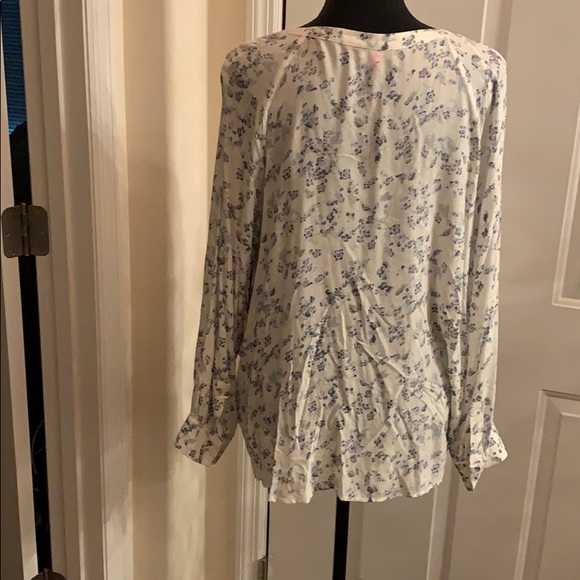 Vince Camuto Long Sleeve Floral Blouse - Picture 4 of 9